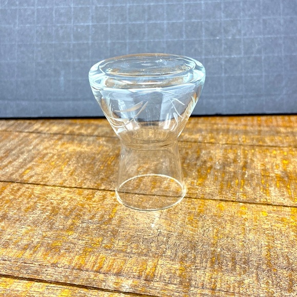 Beautiful Vintage Small Etched Glass Beakers Set of 2 (Rare) - Picture 4 of 5